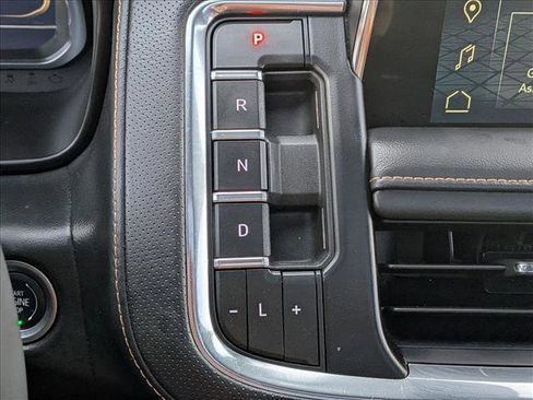 Used 2024 GMC Yukon AT4 w/ Technology Package AWD/4WD image 12