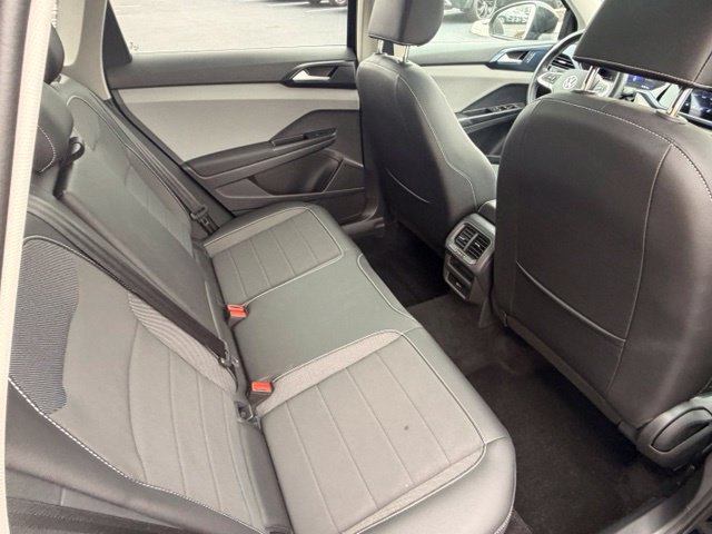 Certified 2023 Volkswagen Taos SE w/ Panoramic Sunroof Package FWD image 15