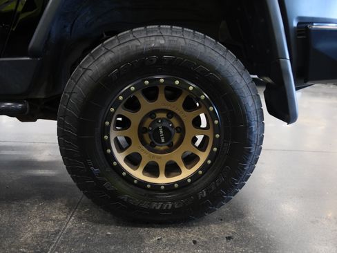 Used 2012 Toyota FJ Cruiser 4WD w/ Convenience Pkg image 12