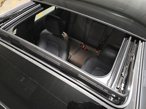 Used 2022 Mercedes-Benz CLA 250 4MATIC image 3