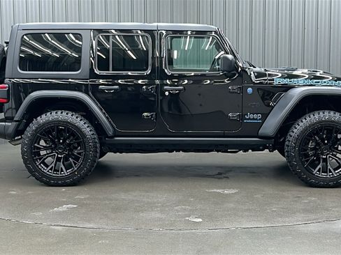 Used 2024 Jeep Wrangler Unlimited Rubicon 4xe w/ Technology Group image 6