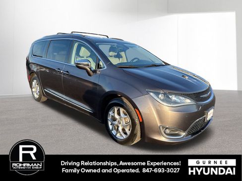Used 2017 Chrysler Pacifica Limited w/ UConnect Theater Package image 2