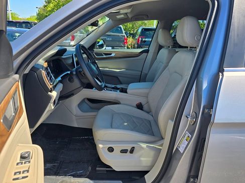 Used 2024 Volkswagen Atlas SE AWD/4WD image 22