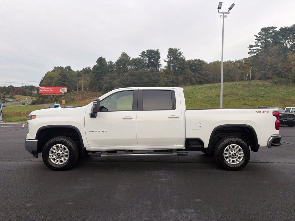 Used 2025 Chevrolet Silverado 2500 LT w/ Convenience Package AWD/4WD image 5