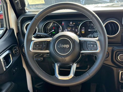 Used 2023 Jeep Wrangler Unlimited Sahara image 13