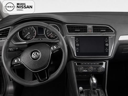 Used 2021 Volkswagen Tiguan SE w/ Panoramic Sunroof Package FWD image 10