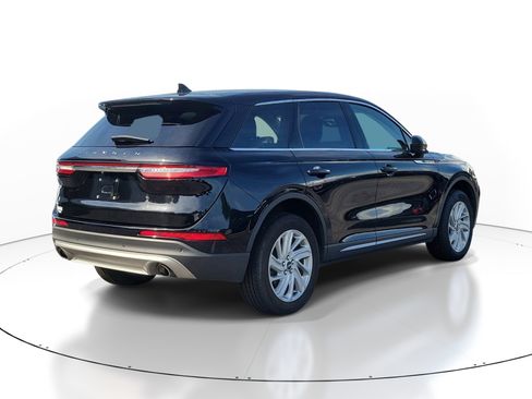 Used 2023 Lincoln Corsair AWD image 9