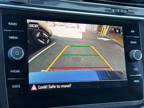 Used 2023 Volkswagen Tiguan SE AWD/4WD image 22