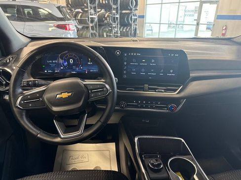 Used 2026 Chevrolet Equinox LT AWD/4WD image 9