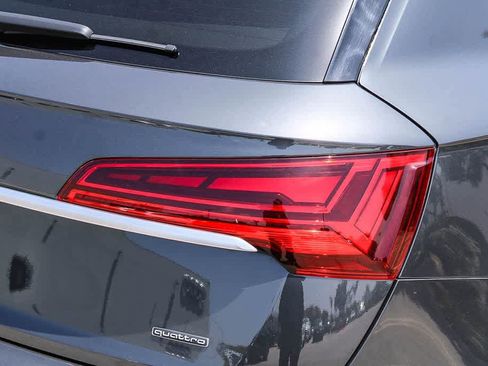 Used 2023 Audi Q5 2.0T Premium w/ Convenience Package AWD/4WD image 11