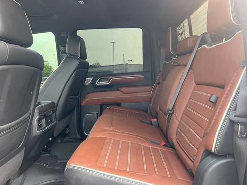 Used 2024 GMC Sierra 3500 Denali Ultimate AWD/4WD image 5