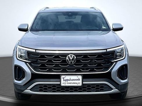 Used 2024 Volkswagen Atlas Cross Sport SE FWD image 2