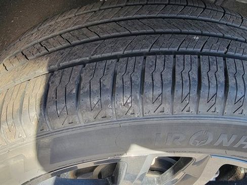 Used 2021 Chevrolet Traverse LT w/ LPO, Blackout Package image 12