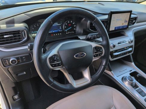 Used 2020 Ford Explorer XLT w/ Equipment Group 202A RWD image 16