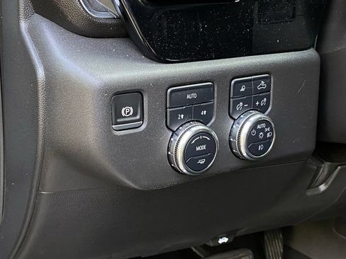 Used 2025 GMC Sierra 1500 SLT AWD/4WD image 12