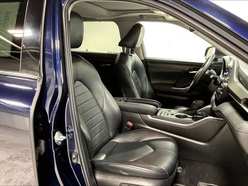 Used 2022 Toyota Highlander XLE image 10