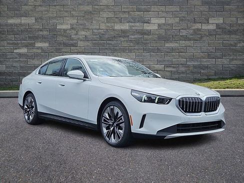 New 2026 BMW 530i xDrive AWD/4WD image 1