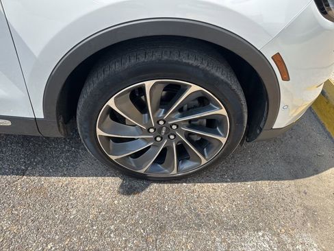 Used 2022 Lincoln Nautilus Reserve w/ Equipment Group 201A image 15