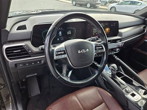 Used 2023 Kia Telluride EX w/ EX Captain's Chair Package image 9