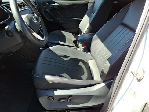 Used 2022 Volkswagen Tiguan SE image 12