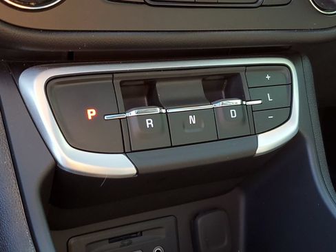 Used 2024 GMC Terrain SLT w/ LPO, Floor Liner Package AWD/4WD image 27