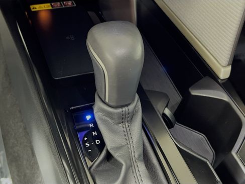 Used 2025 Toyota Camry SE w/ Convenience Package FWD image 24