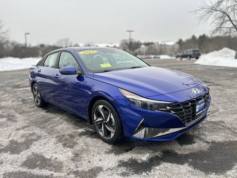 Used 2023 Hyundai Elantra Limited image 3