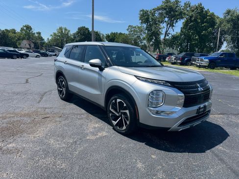 Used 2023 Mitsubishi Outlander SE FWD image 7