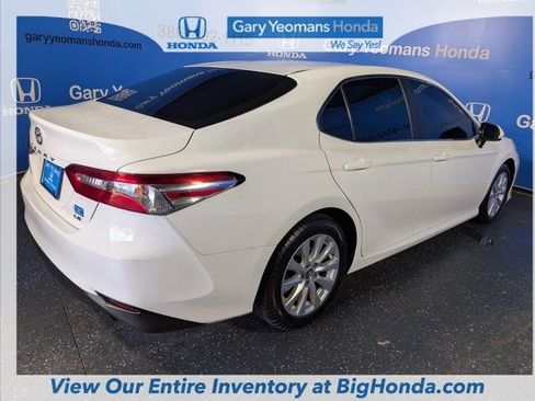 Used 2018 Toyota Camry LE FWD image 6