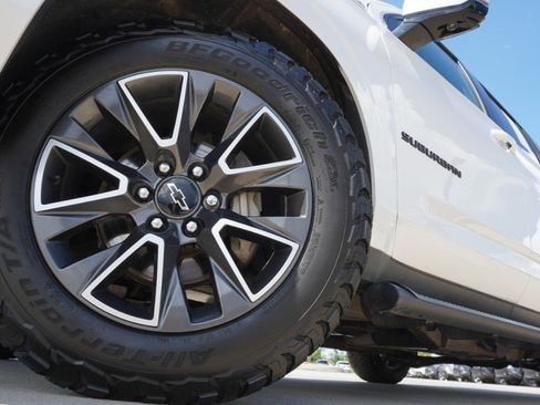 Used 2022 Chevrolet Suburban Z71 w/ Off-Road Capability Package AWD/4WD image 11