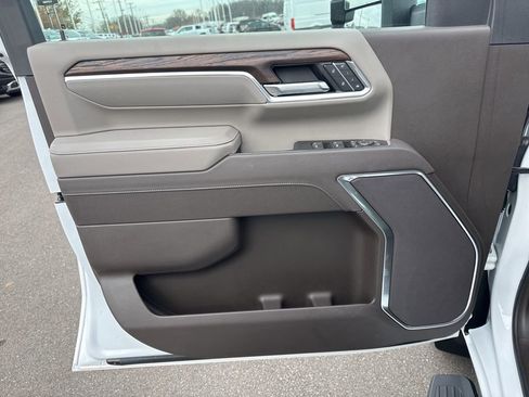 Used 2025 GMC Sierra 2500 SLT w/ LPO, GMC Protection Package image 28