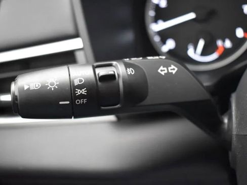 Used 2025 Mitsubishi Outlander SE image 25