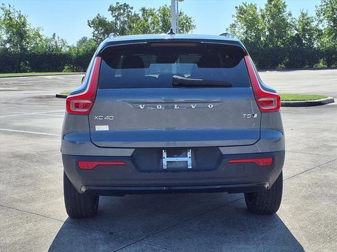 Used 2022 Volvo XC40 T5 R-Design w/ Advanced Package image 25