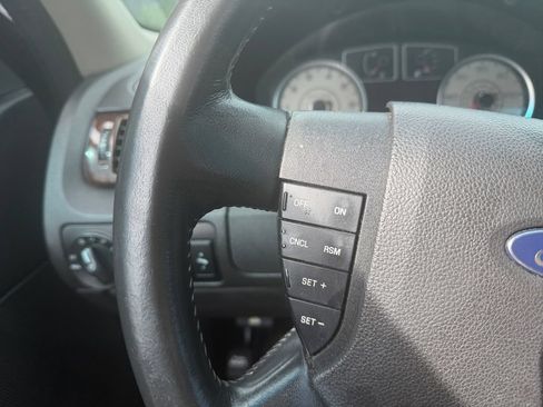 Used 2008 Ford Taurus Limited FWD image 16