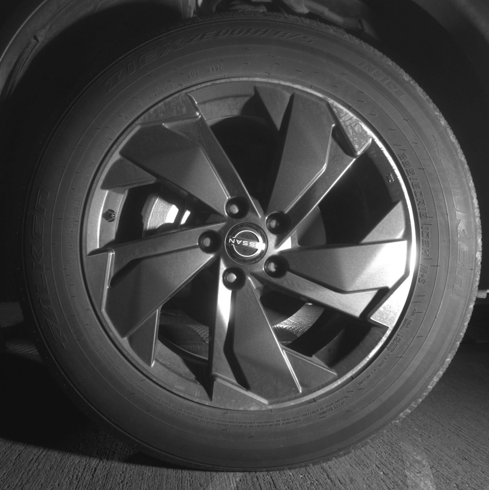 Used 2025 Nissan Rogue SV FWD image 13