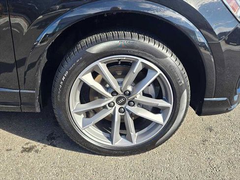 Certified 2025 Audi Q3 2.0T Premium w/ Black Optic Sport Package image 9