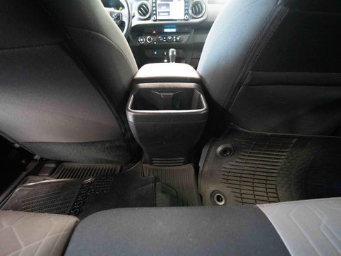 Used 2022 Toyota Tacoma TRD Sport AWD/4WD image 22