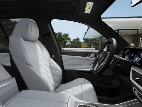 Used 2026 BMW X5 sDrive40i image 9