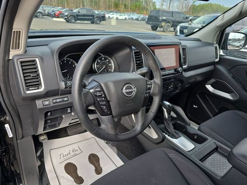 Used 2024 Nissan Frontier SV w/ SV Convenience Package image 19