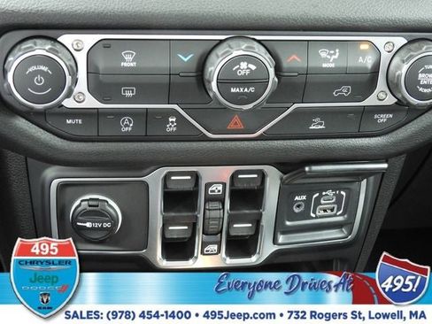 New 2025 Jeep Gladiator Sport image 32