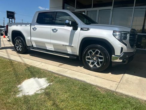 Used 2024 GMC Sierra 1500 SLT w/ SLT Premium Plus Package AWD/4WD image 2