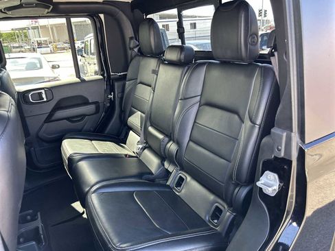 Used 2020 Jeep Gladiator Overland AWD/4WD image 23