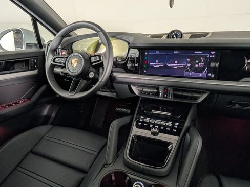 New 2026 Porsche Cayenne Coupe AWD/4WD image 22