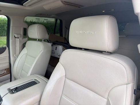Used 2019 GMC Yukon Denali w/ Denali Ultimate Package AWD/4WD image 9