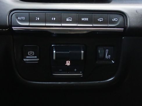Used 2023 Cadillac Escalade Sport Platinum AWD/4WD image 12
