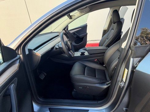 Used 2024 Tesla Model Y Long Range image 11