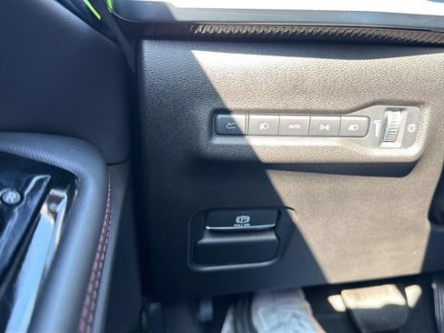 Used 2024 Jeep Wagoneer Launch Edition AWD/4WD image 18