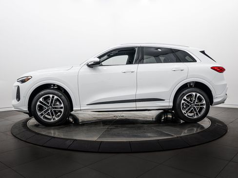 Used 2025 Audi Q5 Premium w/ Convenience Package AWD/4WD image 6