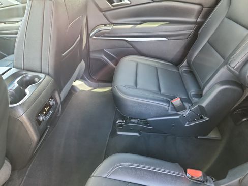 Used 2025 Chevrolet Traverse LT AWD/4WD image 13
