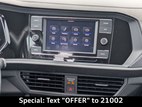 Used 2024 Volkswagen Jetta SE image 15